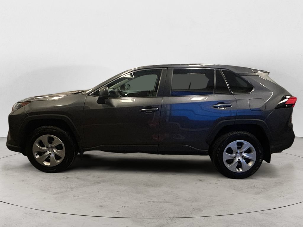 Used 2022 Toyota RAV4 LE AWD/4WD image 2