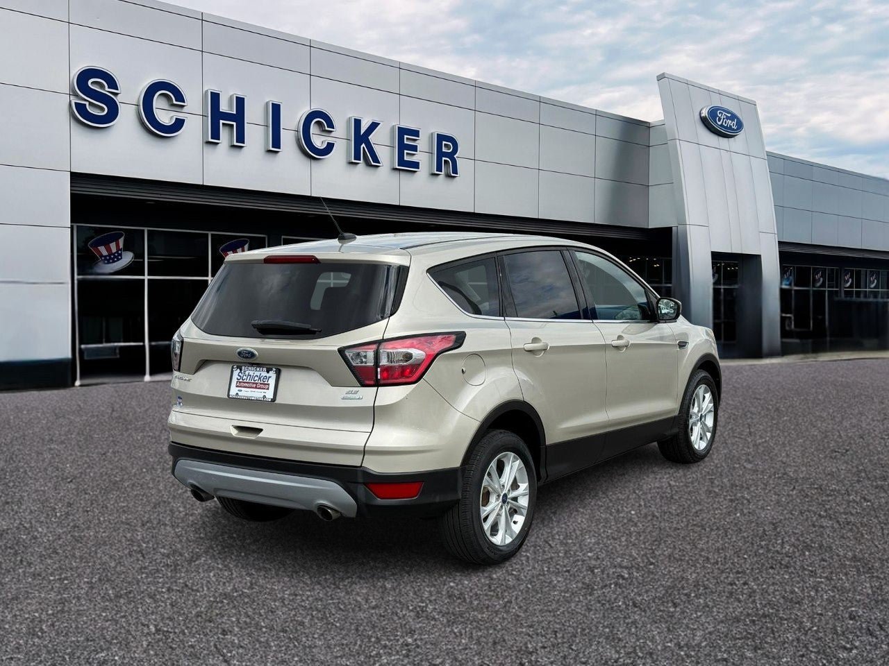 Used 2017 Ford Escape SE FWD image 2