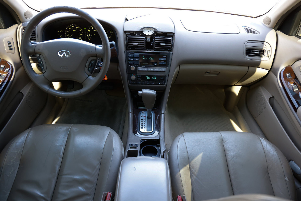 Used 2001 INFINITI I30 TOURING w/ (B03) Touring Sport Pkg image 2