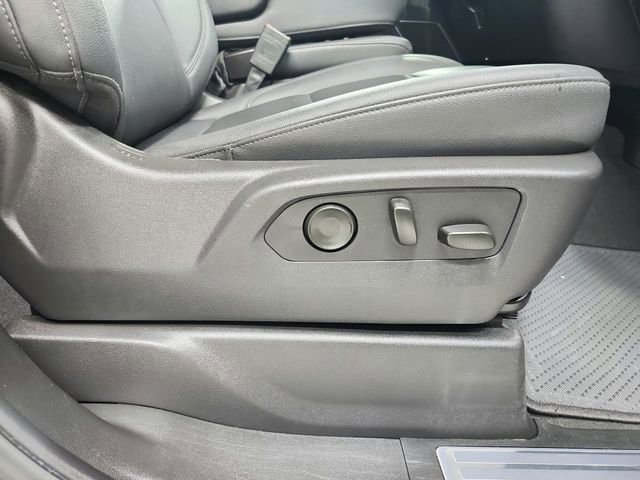 Used 2025 GMC Sierra 1500 SLT image 40