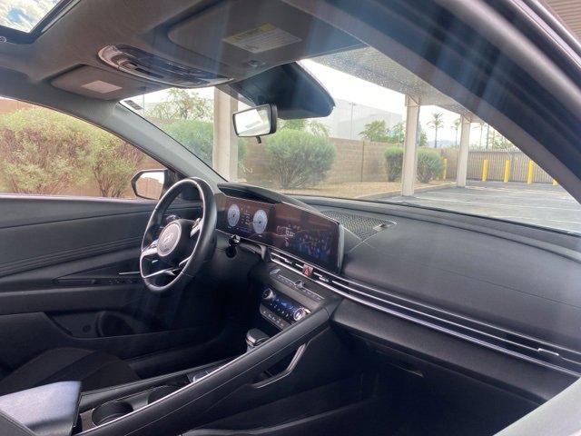 Used 2025 Hyundai Elantra SEL image 5