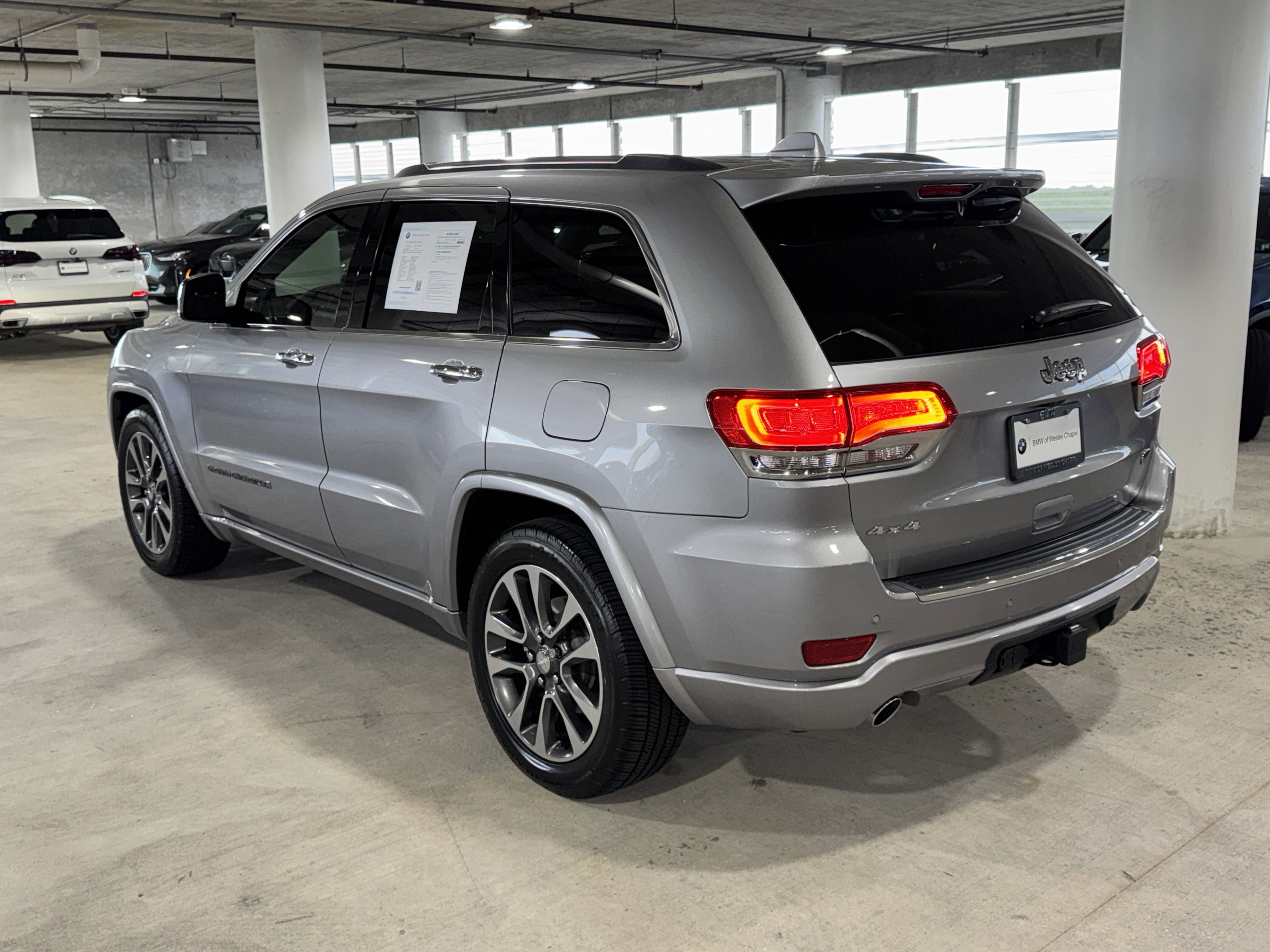 Used 2017 Jeep Grand Cherokee Overland AWD/4WD image 6
