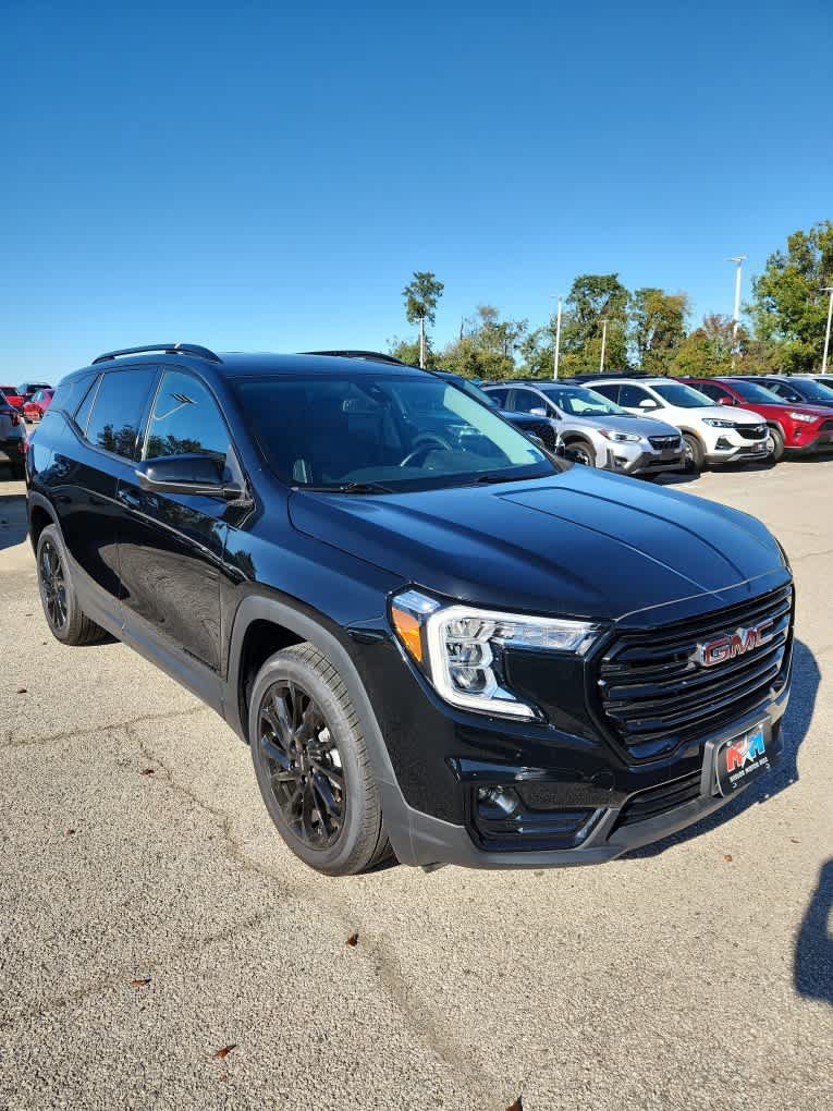 Used 2024 GMC Terrain SLT w/ Elevation Edition AWD/4WD image 15