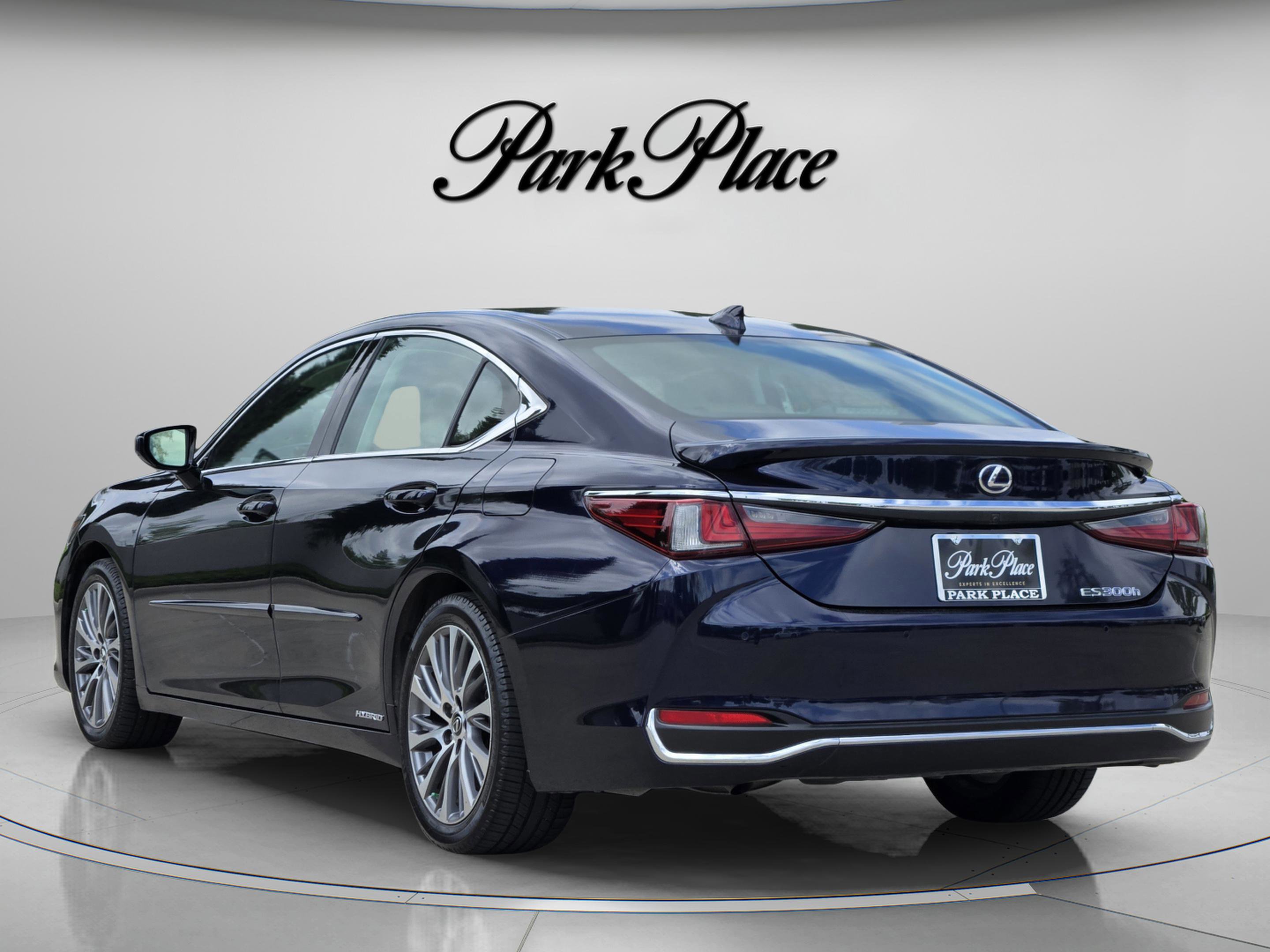 Used 2019 Lexus ES 300h w/ Premium Package image 3