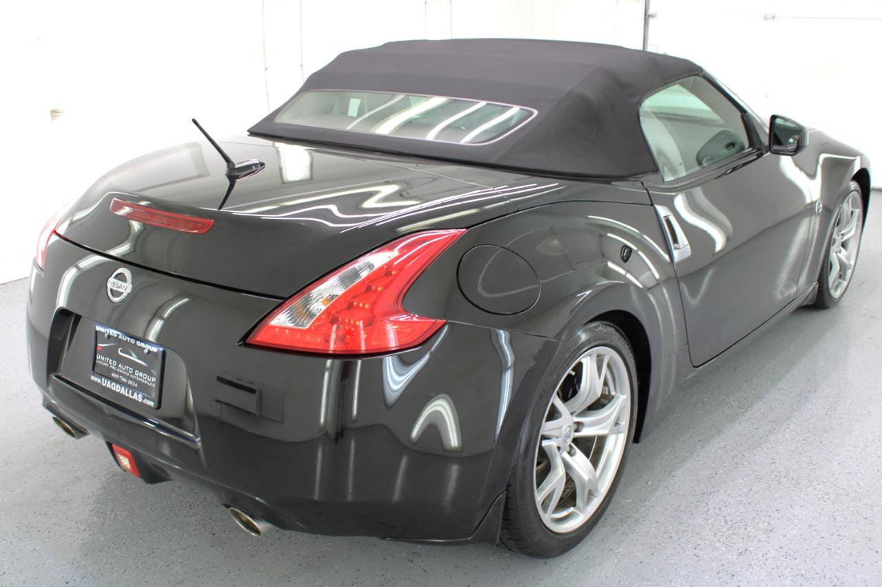 Used 2010 Nissan 370Z Touring w/ Sport Pkg RWD image 31