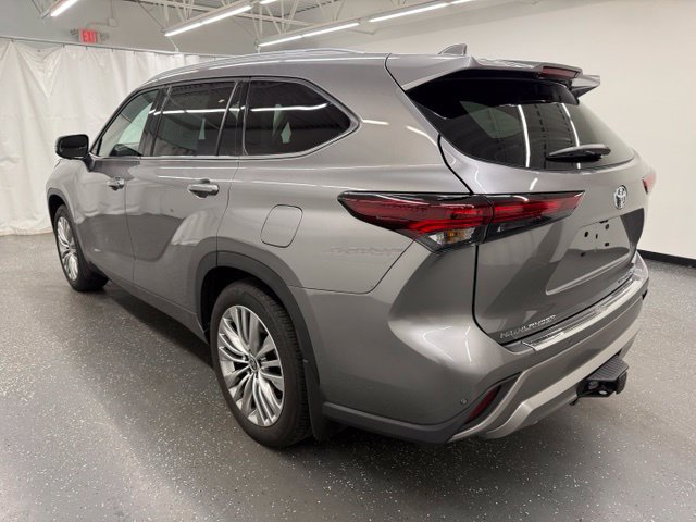Certified 2025 Toyota Highlander Platinum AWD/4WD image 4