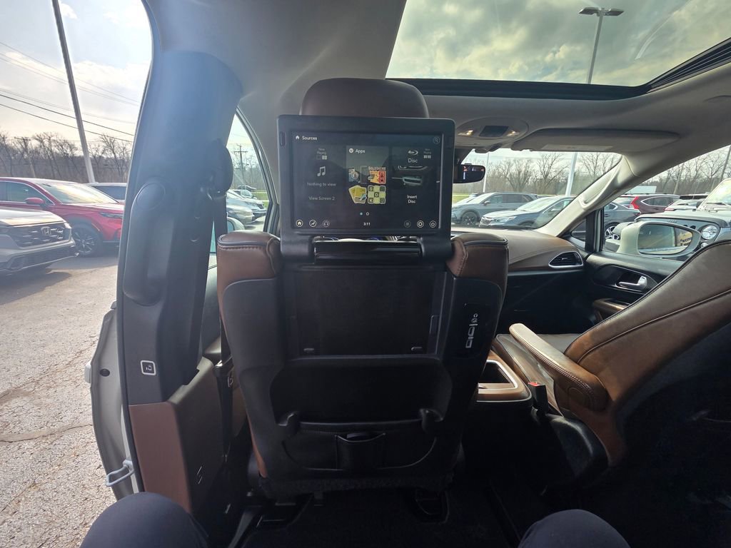 Used 2017 Chrysler Pacifica Limited w/ UConnect Theater Package image 13