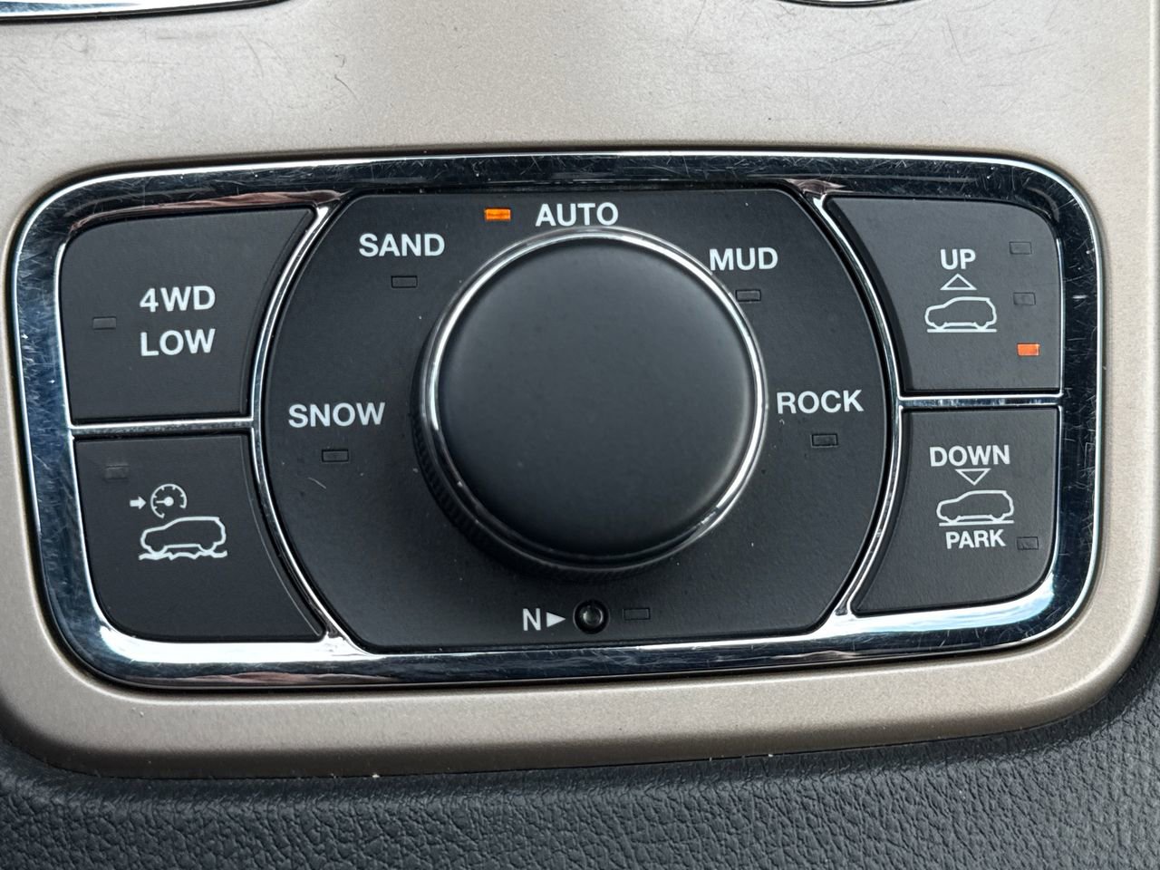 Used 2016 Jeep Grand Cherokee Overland w/ Advanced Technology Group image 27