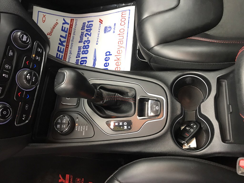 Used 2019 Jeep Cherokee Trailhawk w/ Comfort/Convenience Group image 11