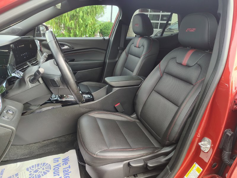 Certified 2024 Chevrolet Trax RS w/ Driver Confidence Package FWD image 13