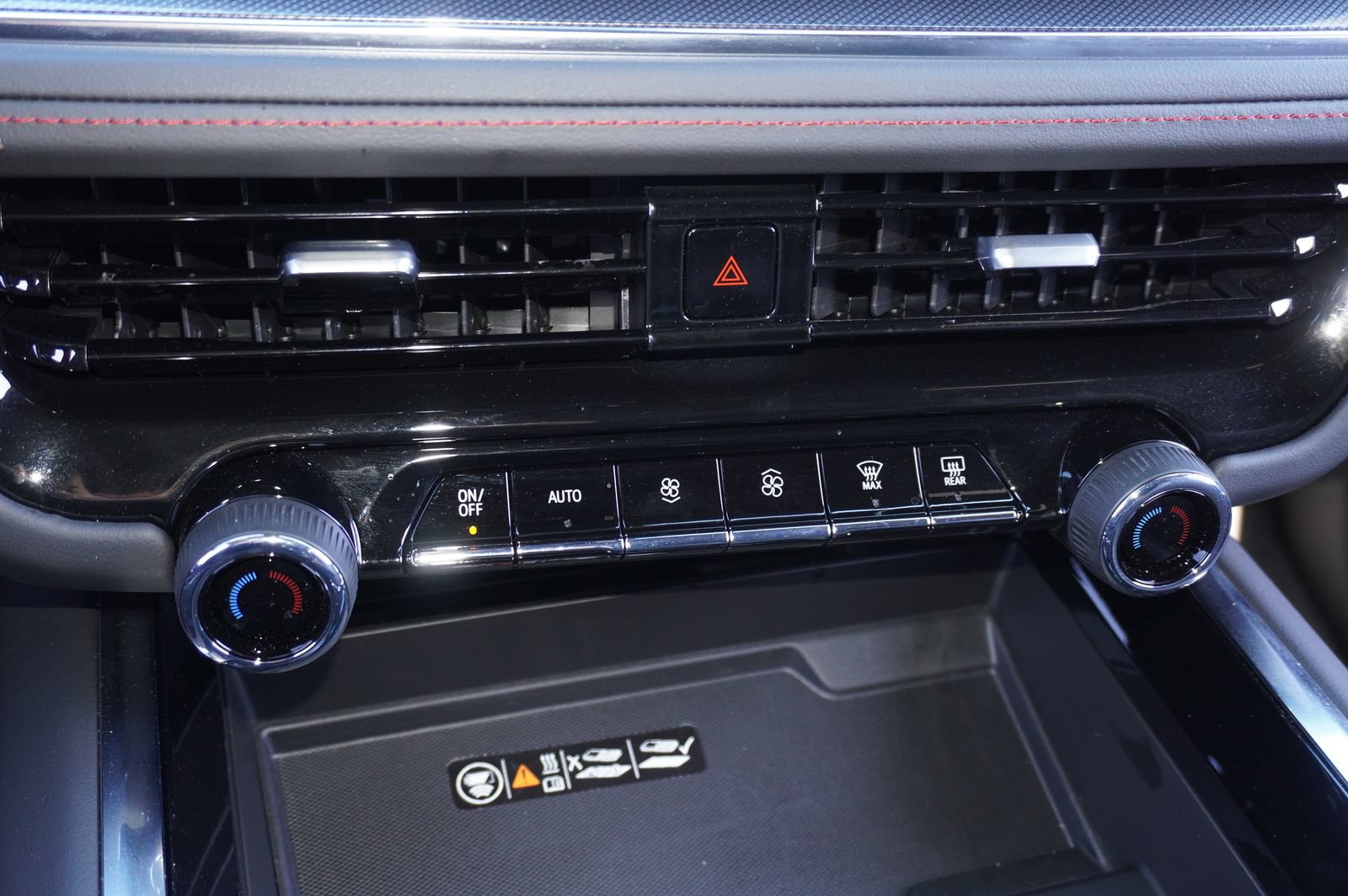 Used 2026 Chevrolet Suburban RST RWD image 20