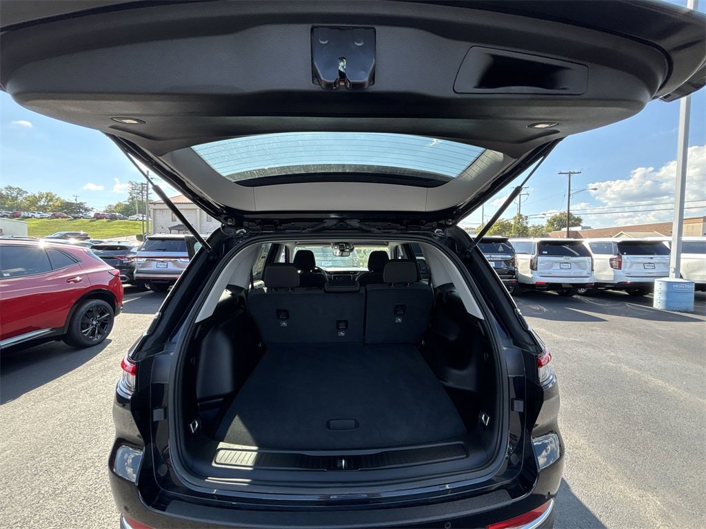 Used 2023 Jeep Grand Cherokee Laredo image 28