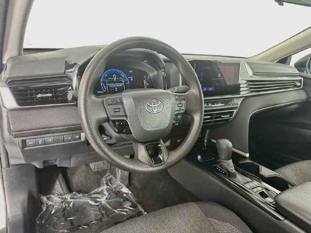 Used 2025 Toyota Camry LE FWD image 11