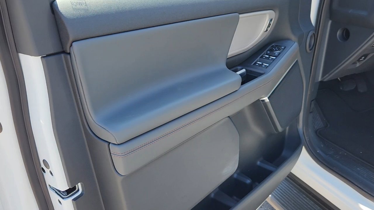 New 2025 Ford Expedition Active image 14