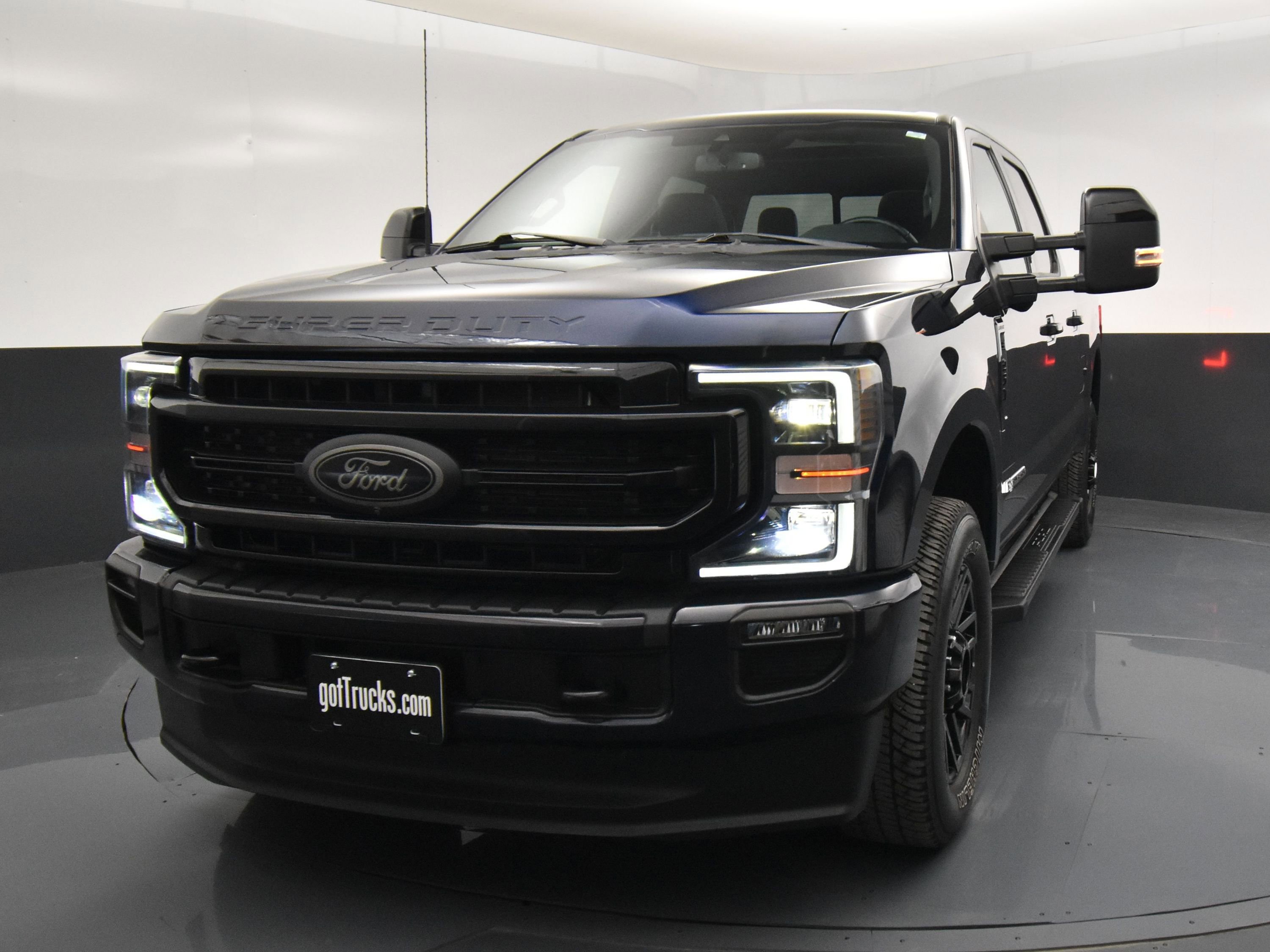 Used 2022 Ford F250 Lariat w/ Black Appearance Package image 2