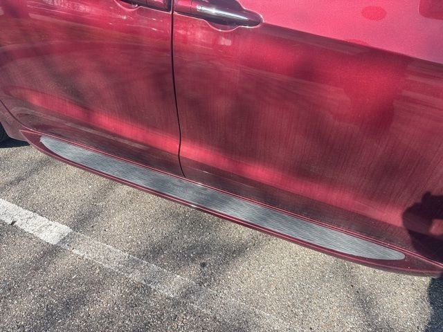 Used 2017 Chrysler Pacifica Touring Plus image 10