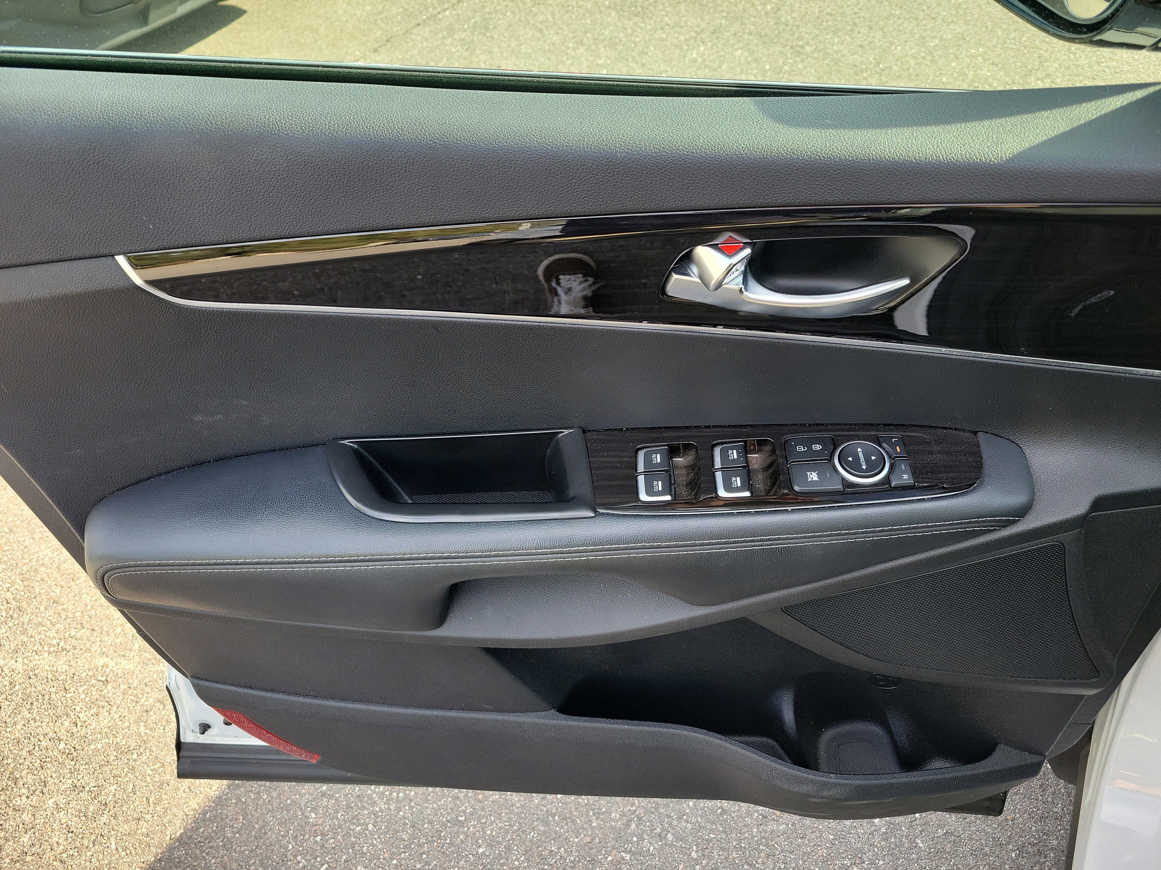 Used 2020 Kia Sorento LX image 19