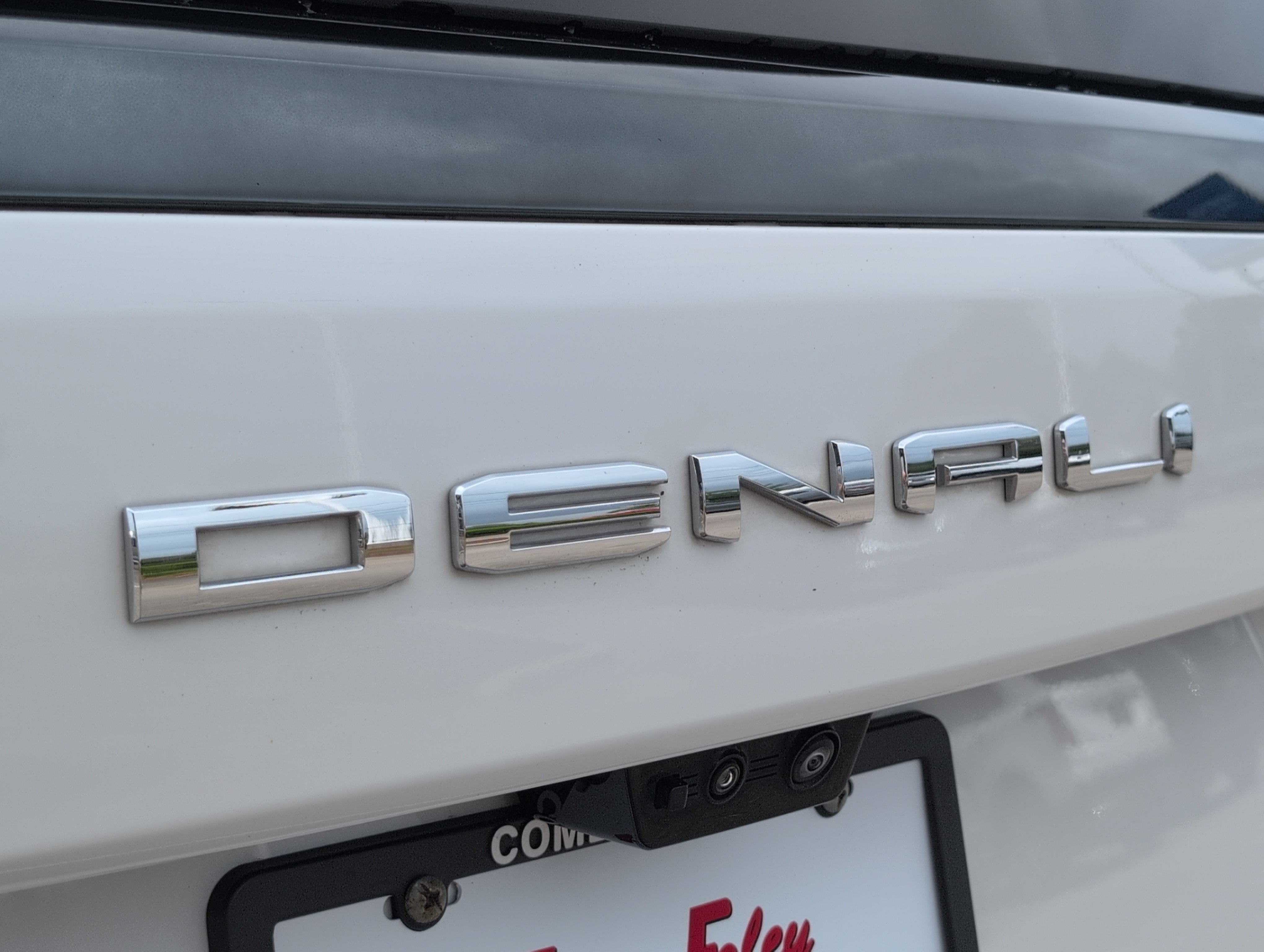 Used 2025 GMC Yukon Denali Ultimate w/ LPO, Floor Liner Package AWD/4WD image 6