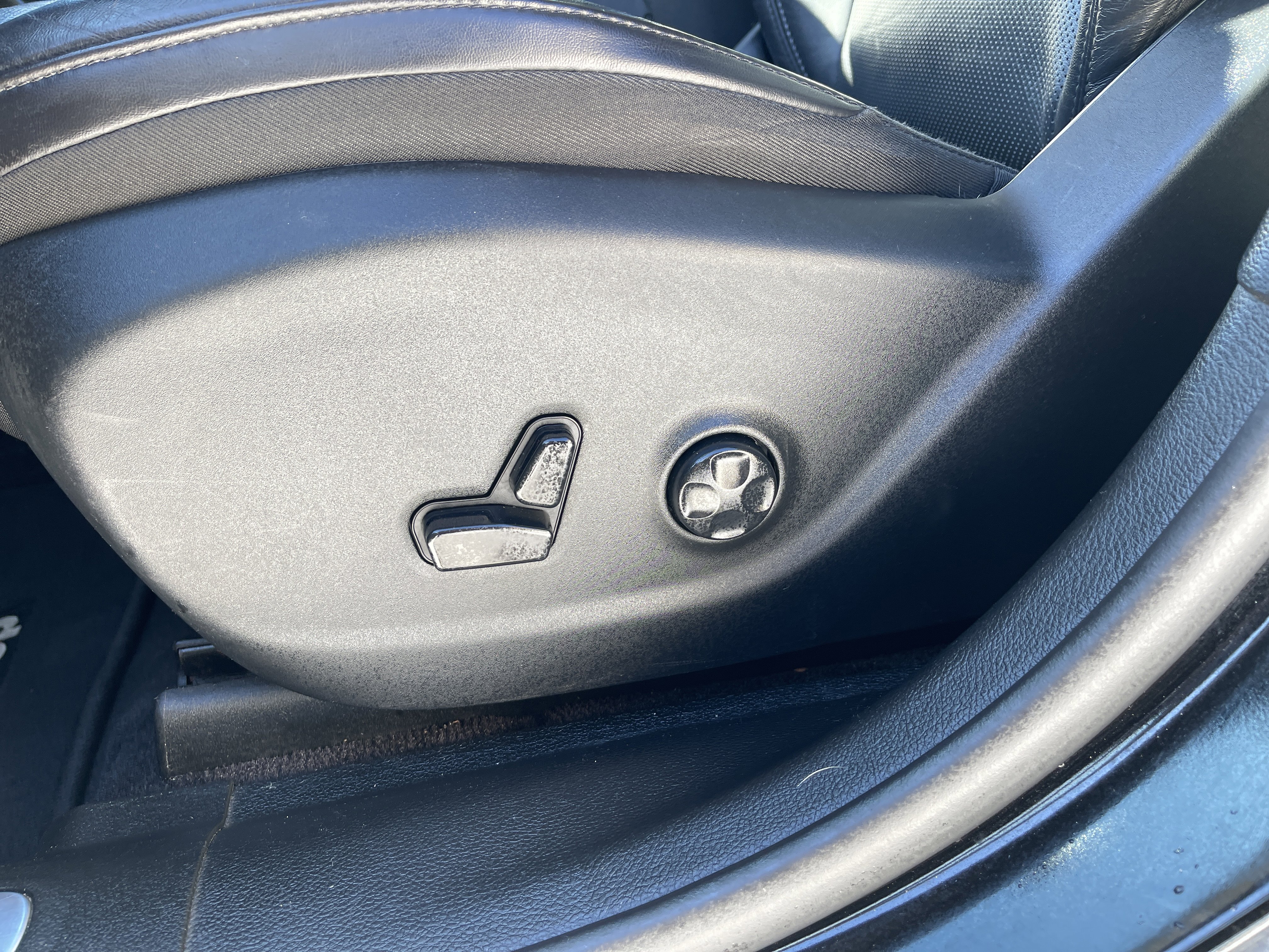 Used 2019 Jeep Cherokee Limited image 13