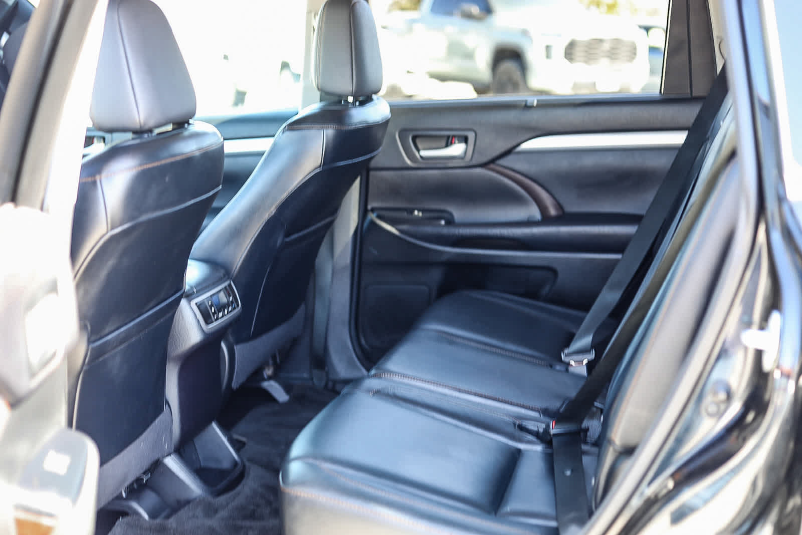 Used 2015 Toyota Highlander XLE AWD/4WD image 18