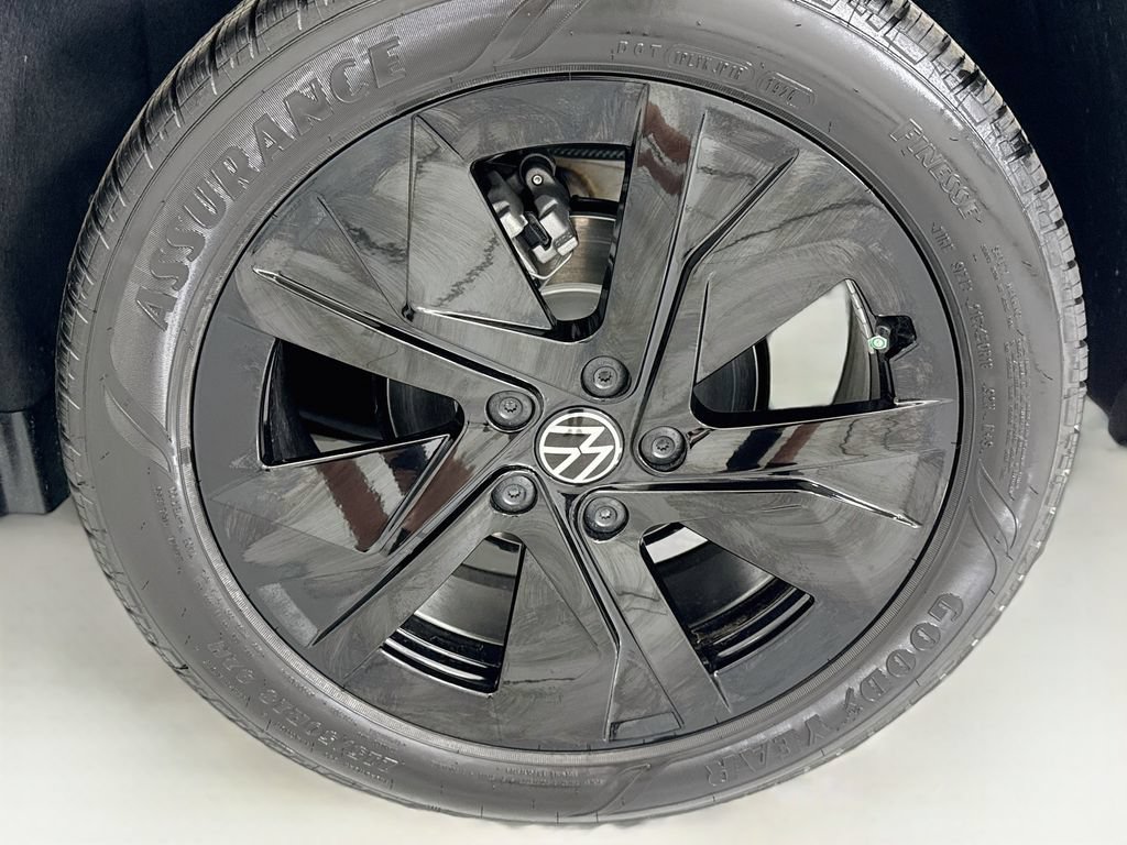 New 2026 Volkswagen Taos SE FWD image 29