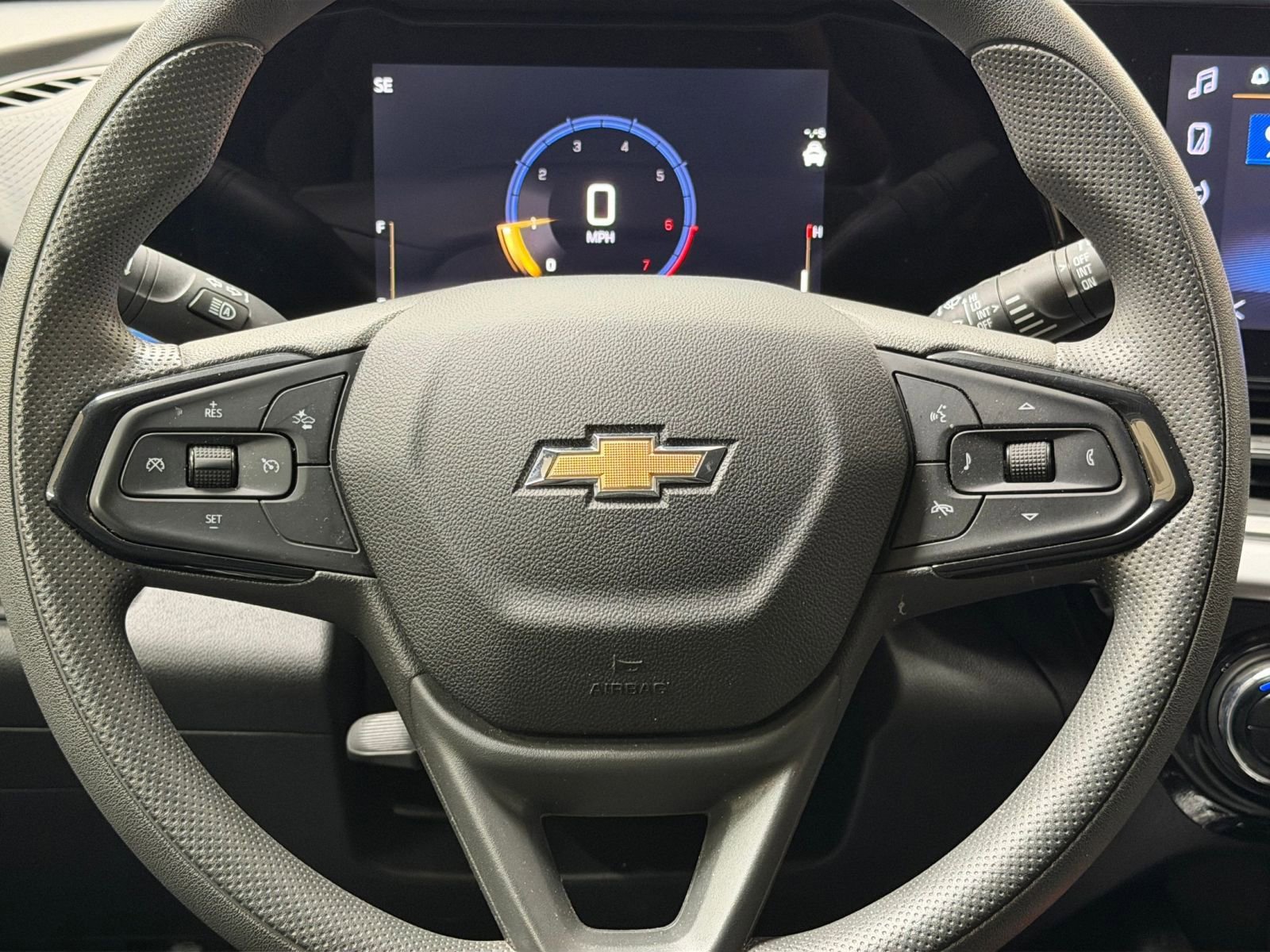 Used 2025 Chevrolet Trax LT FWD image 27