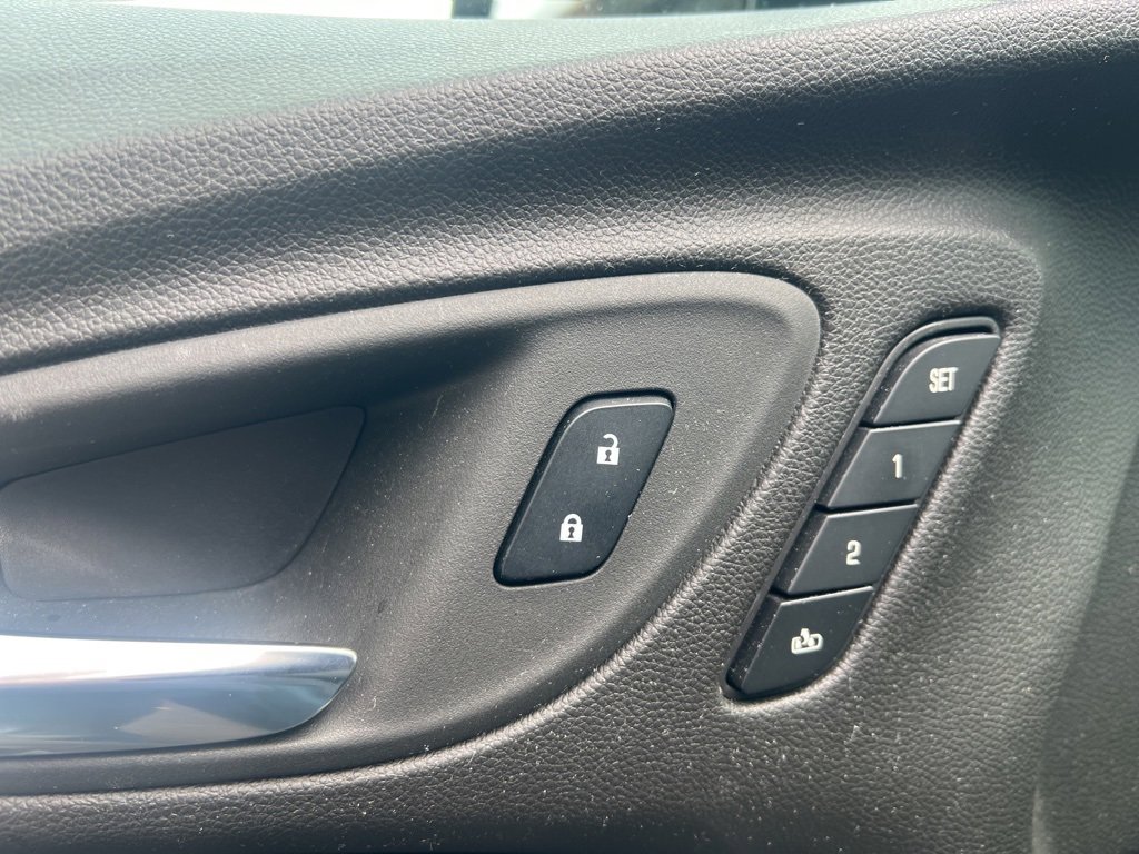 Used 2023 Buick Encore GX Essence w/ Experience Buick Package image 25