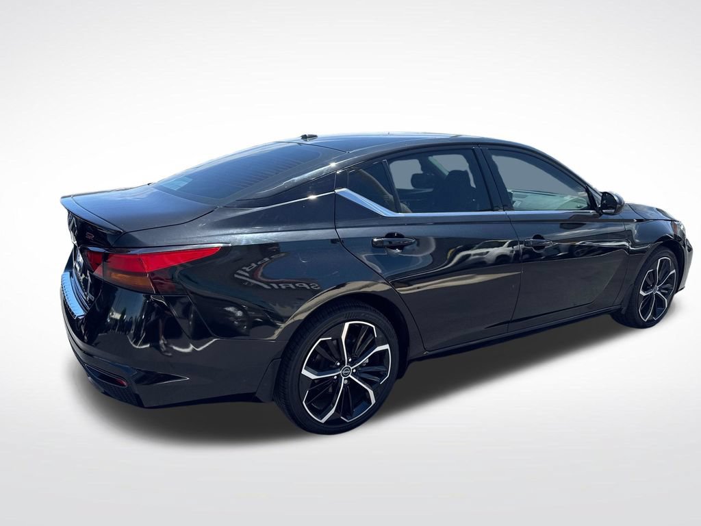 Used 2023 Nissan Altima 2.5 SR AWD/4WD image 5
