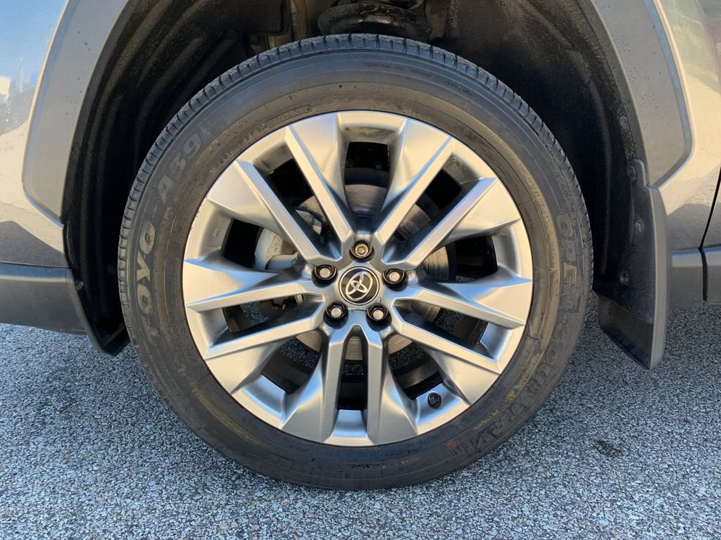 Used 2021 Toyota RAV4 XLE Premium AWD/4WD image 33