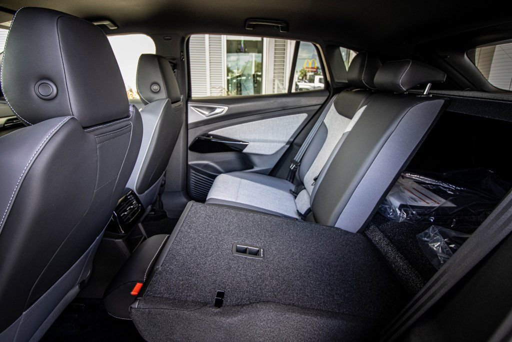 New 2025 Volkswagen ID.4 Pro RWD image 43