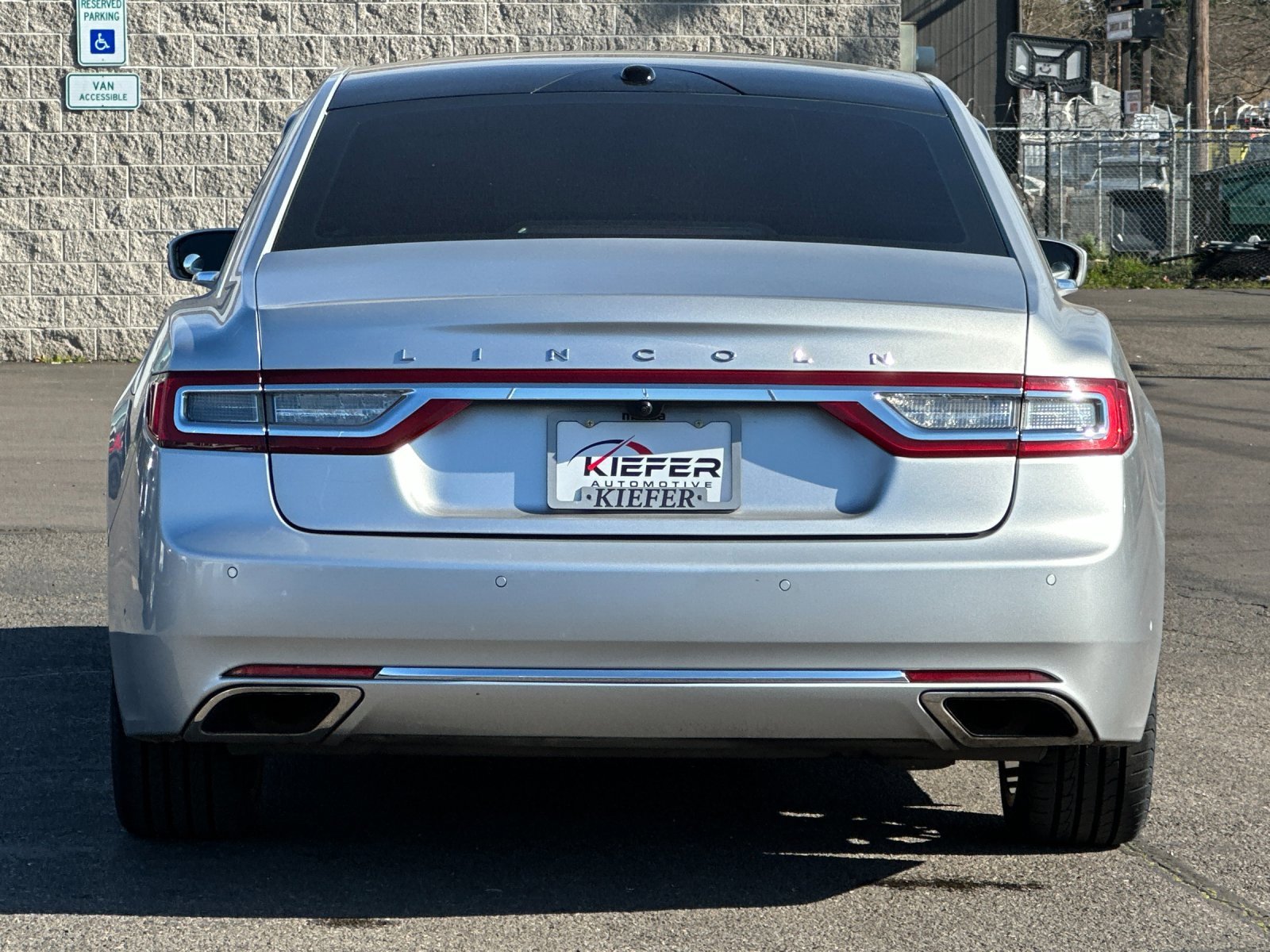 Used 2017 Lincoln Continental Reserve w/ Technology Package image 5