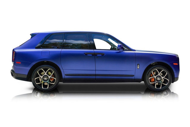 Used 2023 Rolls-Royce Cullinan Black Badge w/ Driver's Package image 2