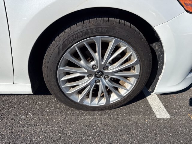 Used 2019 Toyota Camry XLE w/ Navigation Package FWD image 11
