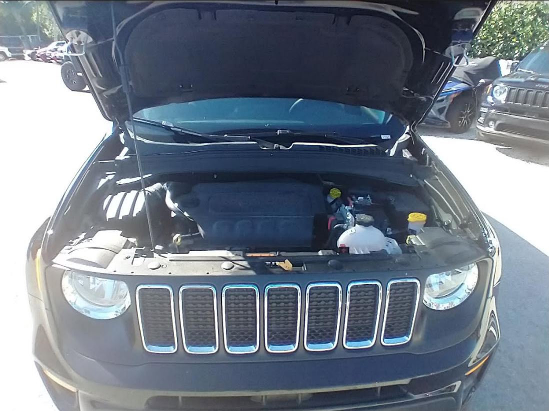 Used 2020 Jeep Renegade Latitude w/ Cold Weather Group image 7