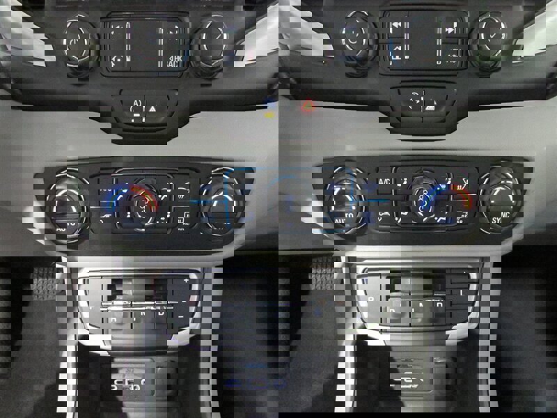 Used 2023 GMC Terrain SLT image 32