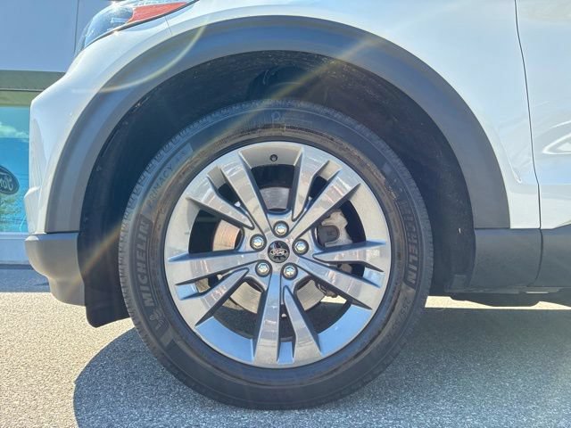 Certified 2023 Ford Explorer XLT w/ Equipment Group 202A AWD/4WD image 9