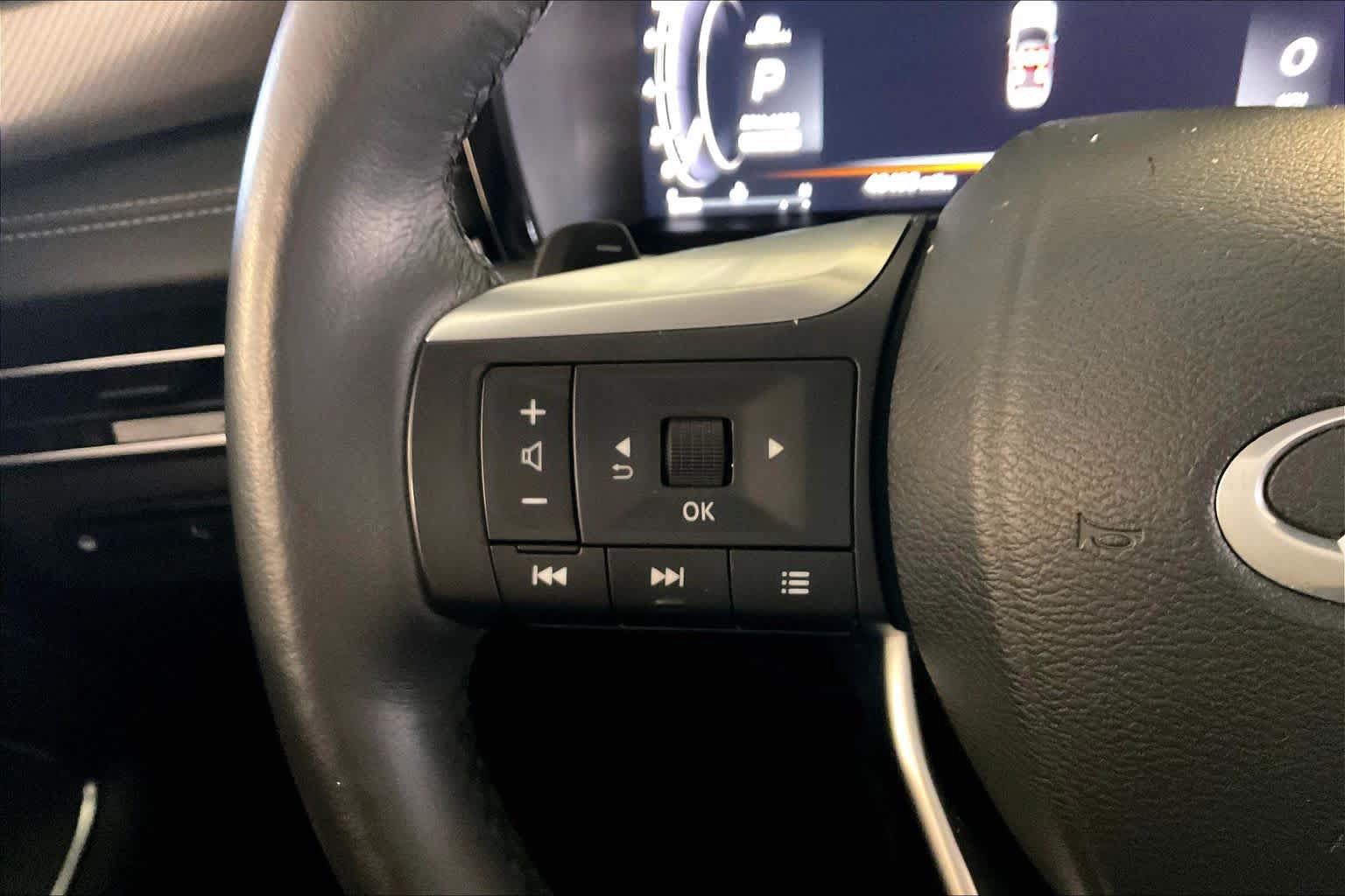 Used 2023 INFINITI QX60 Luxe w/ Vision Package FWD image 22