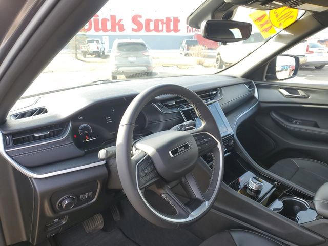 Used 2023 Jeep Grand Cherokee Altitude image 14