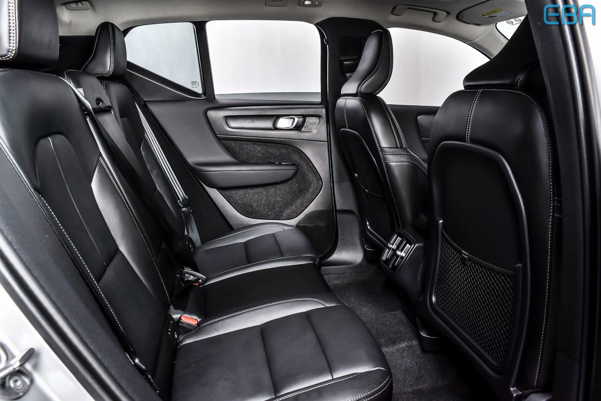 Used 2025 Volvo XC40 B5 Plus image 23