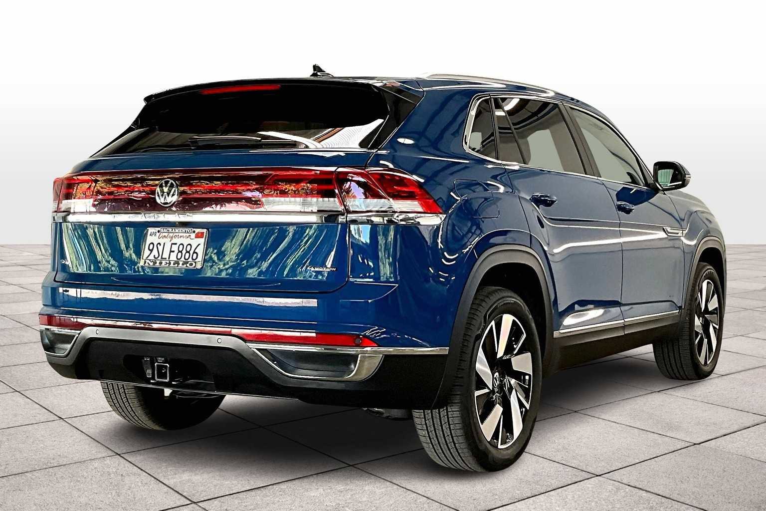 Used 2025 Volkswagen Atlas Cross Sport SEL image 16