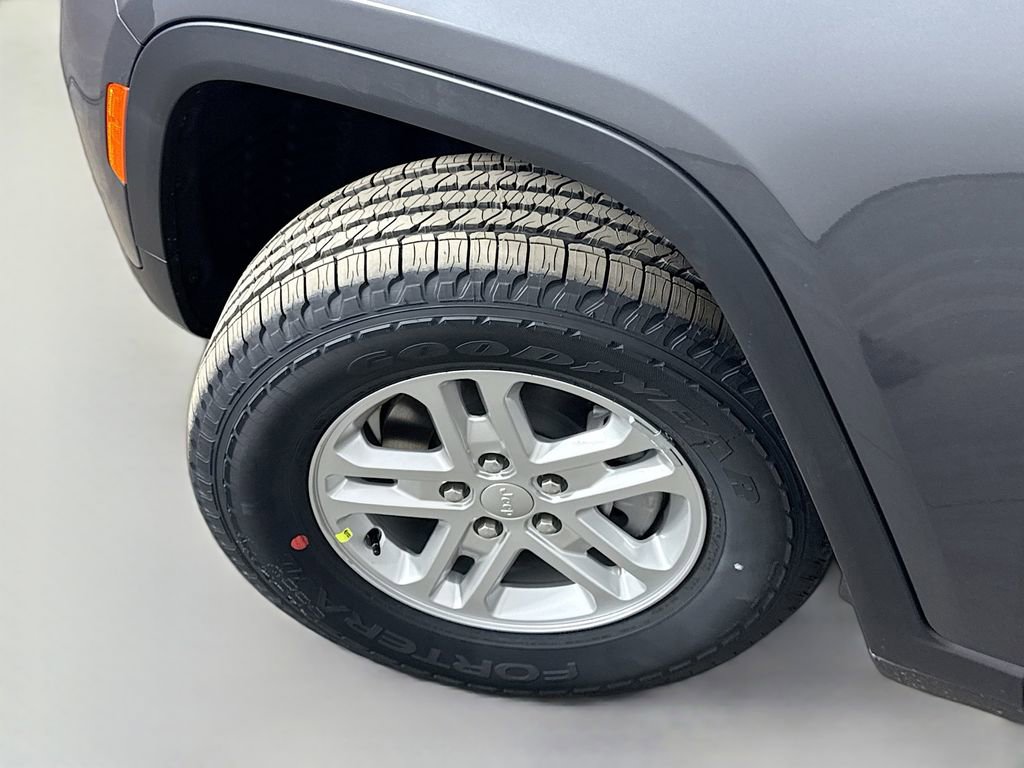 New 2025 Jeep Grand Cherokee Laredo image 45