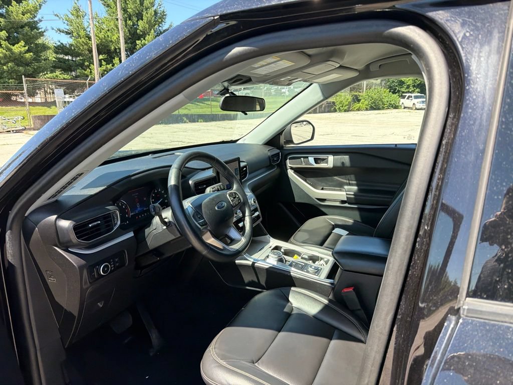 Used 2024 Ford Explorer XLT w/ Equipment Group 202A AWD/4WD image 13