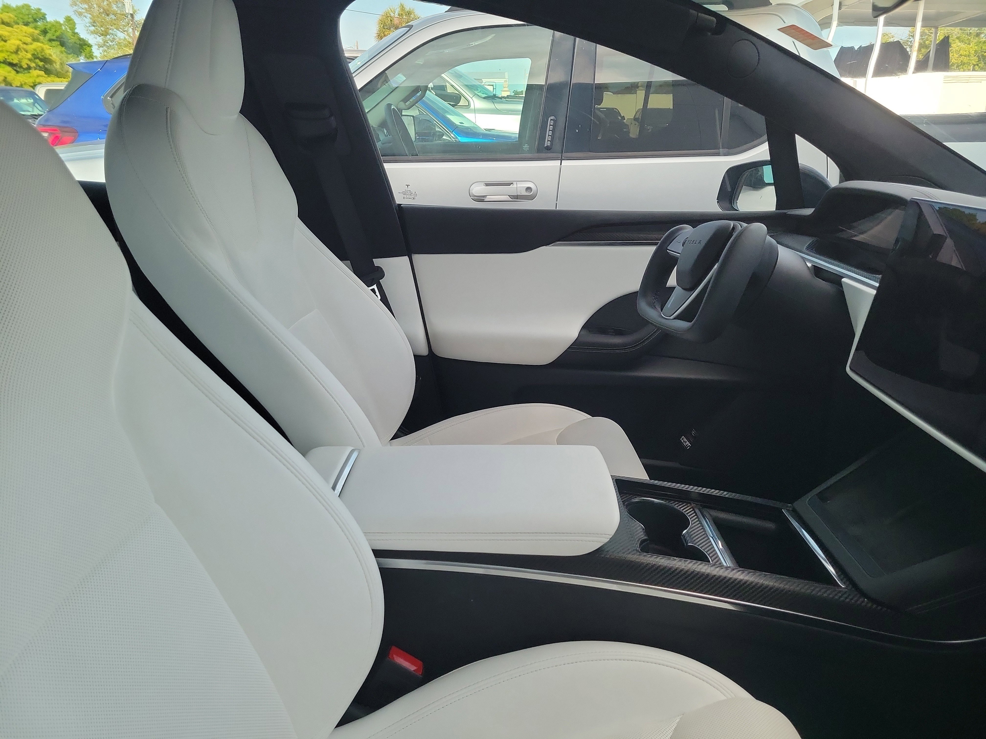 Used 2022 Tesla Model X image 9