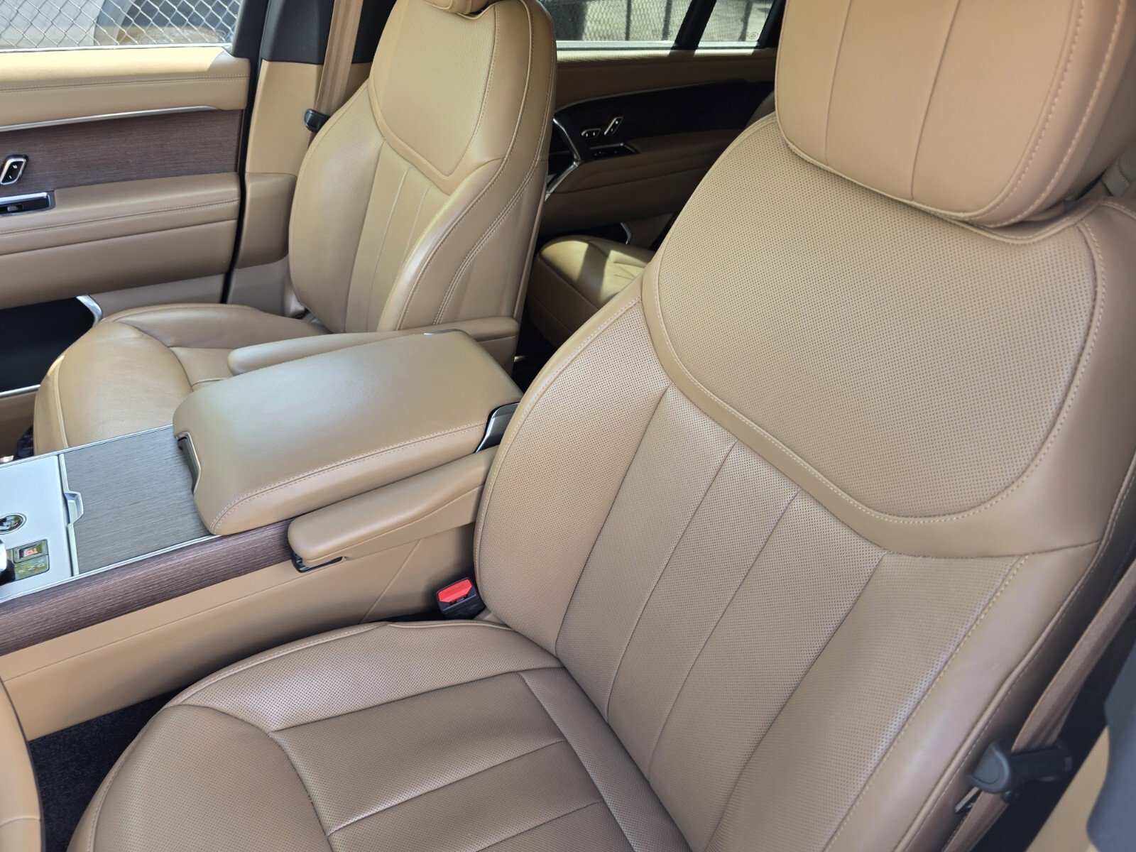 Used 2024 Land Rover Range Rover Long Wheelbase SE image 12