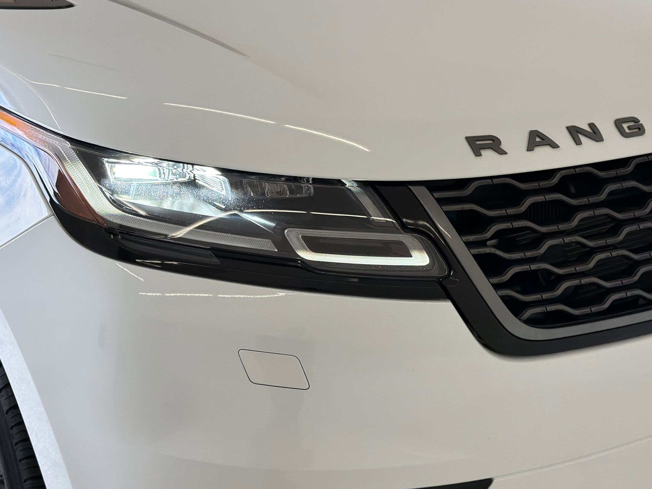 Used 2019 Land Rover Range Rover Velar R-Dynamic SE AWD/4WD image 11