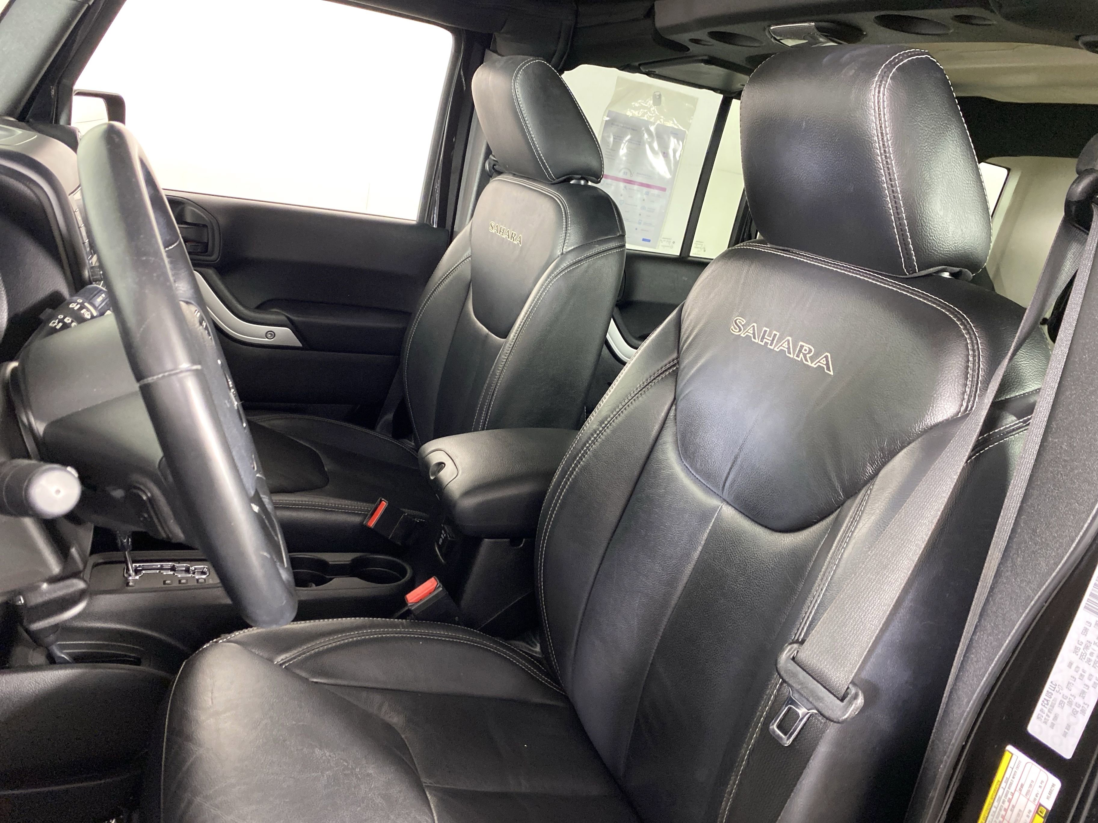 Used 2017 Jeep Wrangler Unlimited Sahara w/ Dual Top Group AWD/4WD image 15