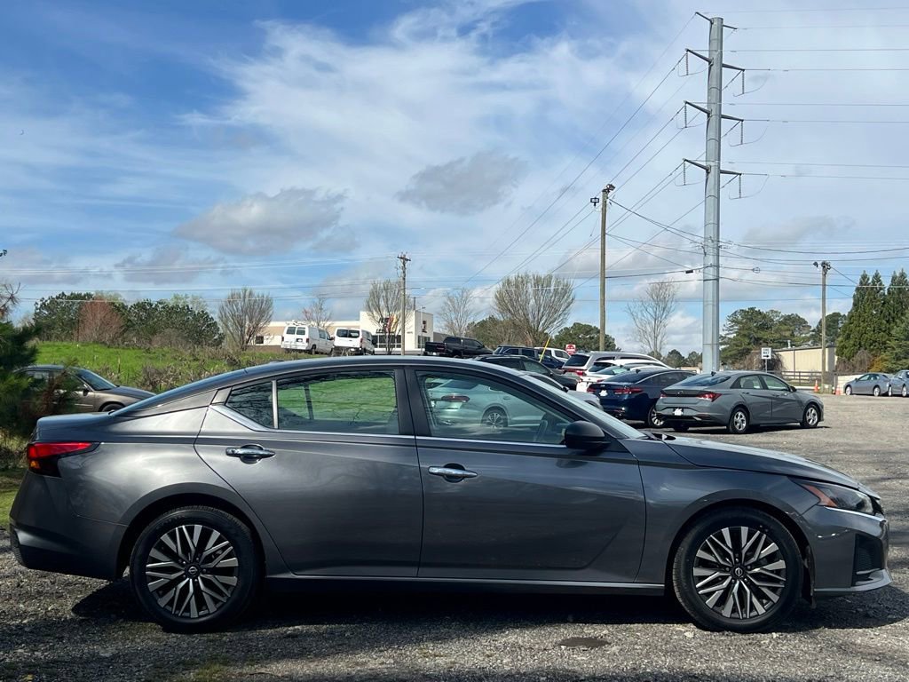 Used 2024 Nissan Altima 2.5 SV image 6