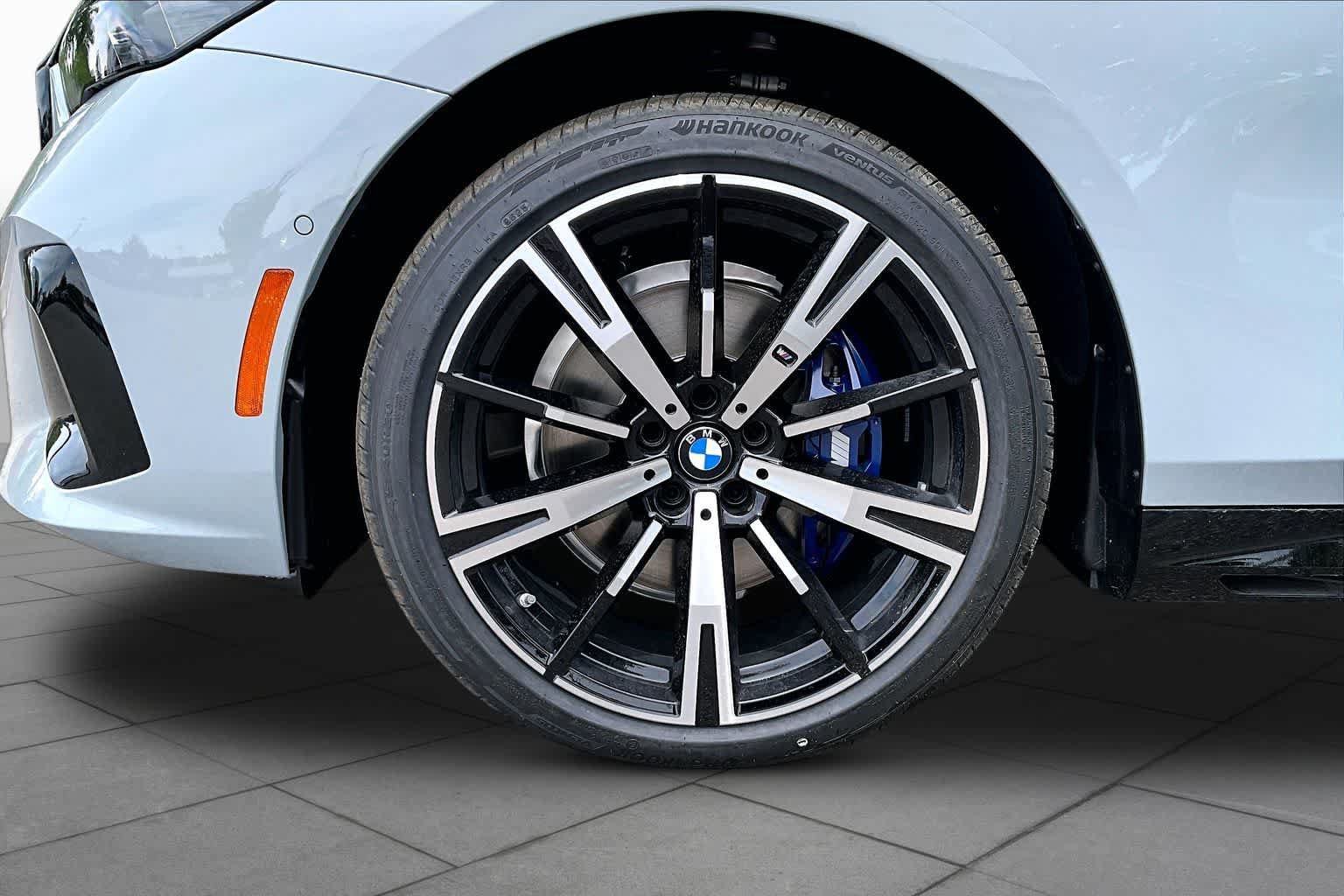 New 2026 BMW 530i xDrive w/ M Sport Package AWD/4WD image 11