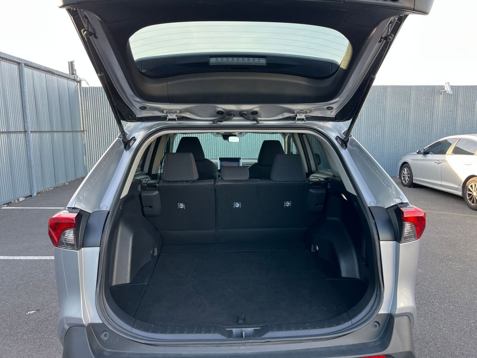 Used 2025 Toyota RAV4 LE image 30