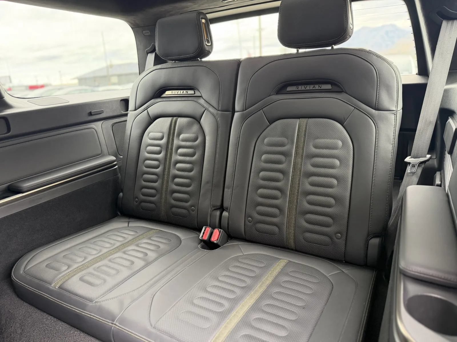 Used 2022 Rivian R1S Launch Edition Quad AWD/4WD image 18